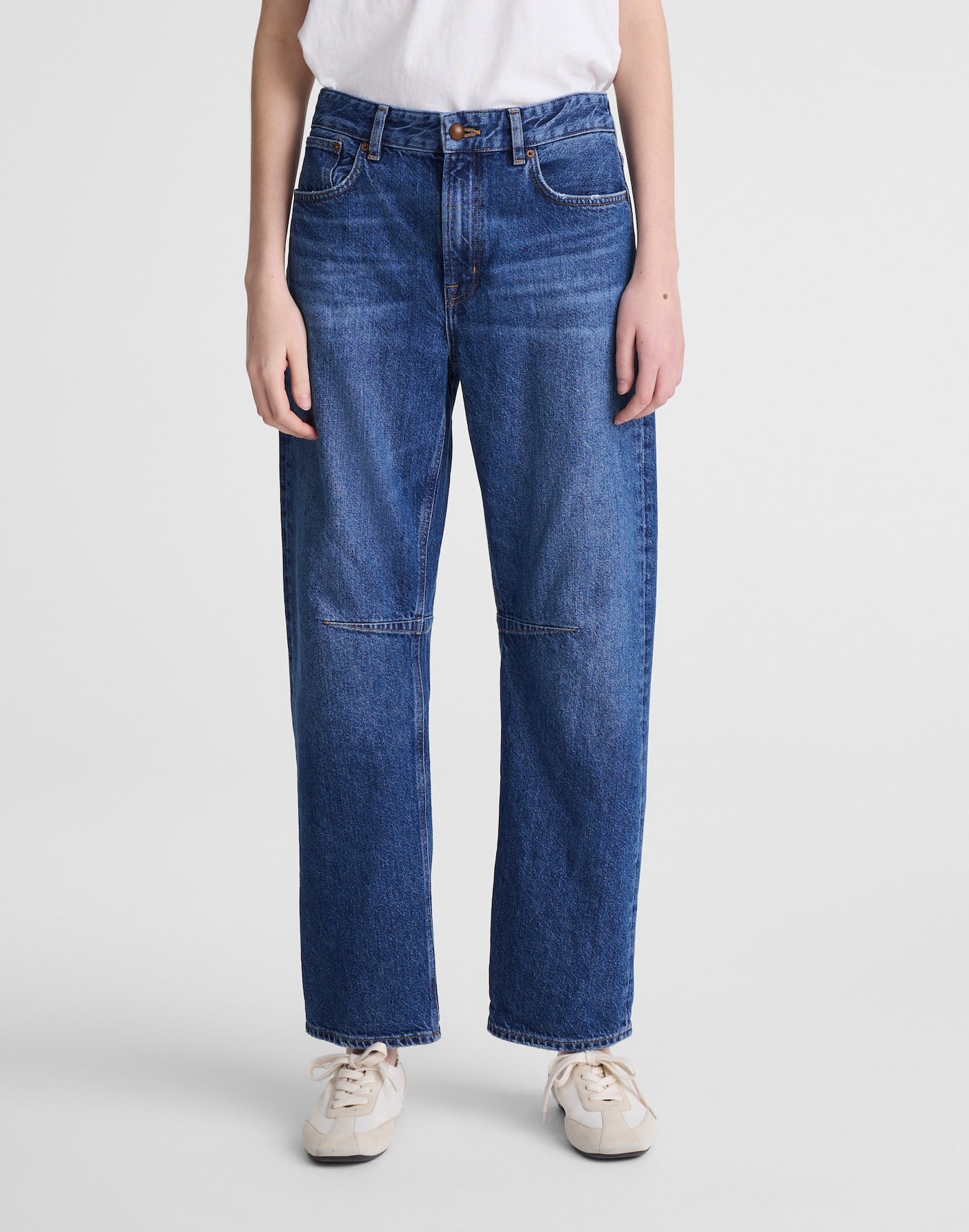 Madewell Circular Darted Barrel-Leg Jean in Heirloom Wash 75% Recycled Cotton 25% Viscose