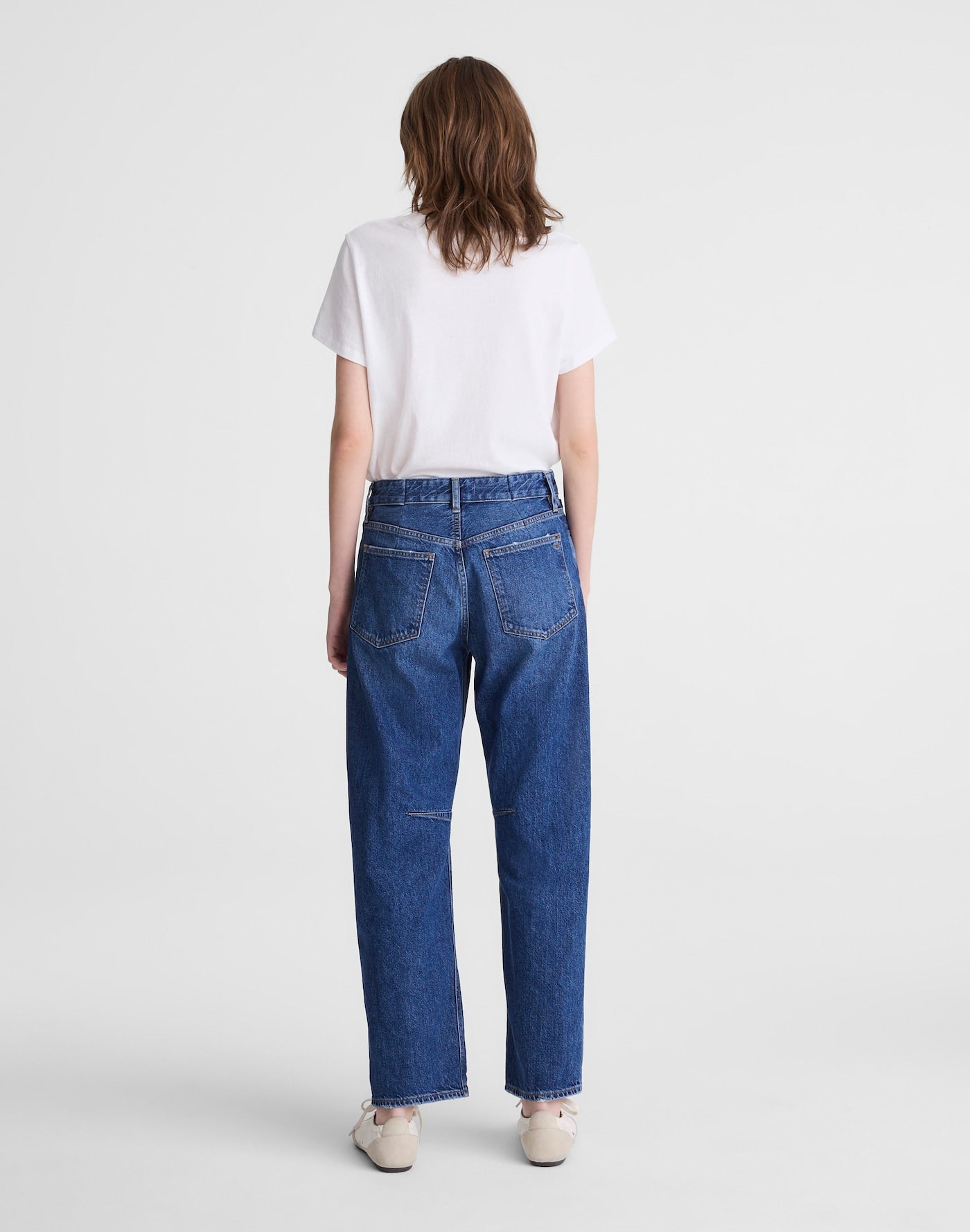 Madewell Circular Darted Barrel-Leg Jean in Heirloom Wash 75% Recycled Cotton 25% Viscose