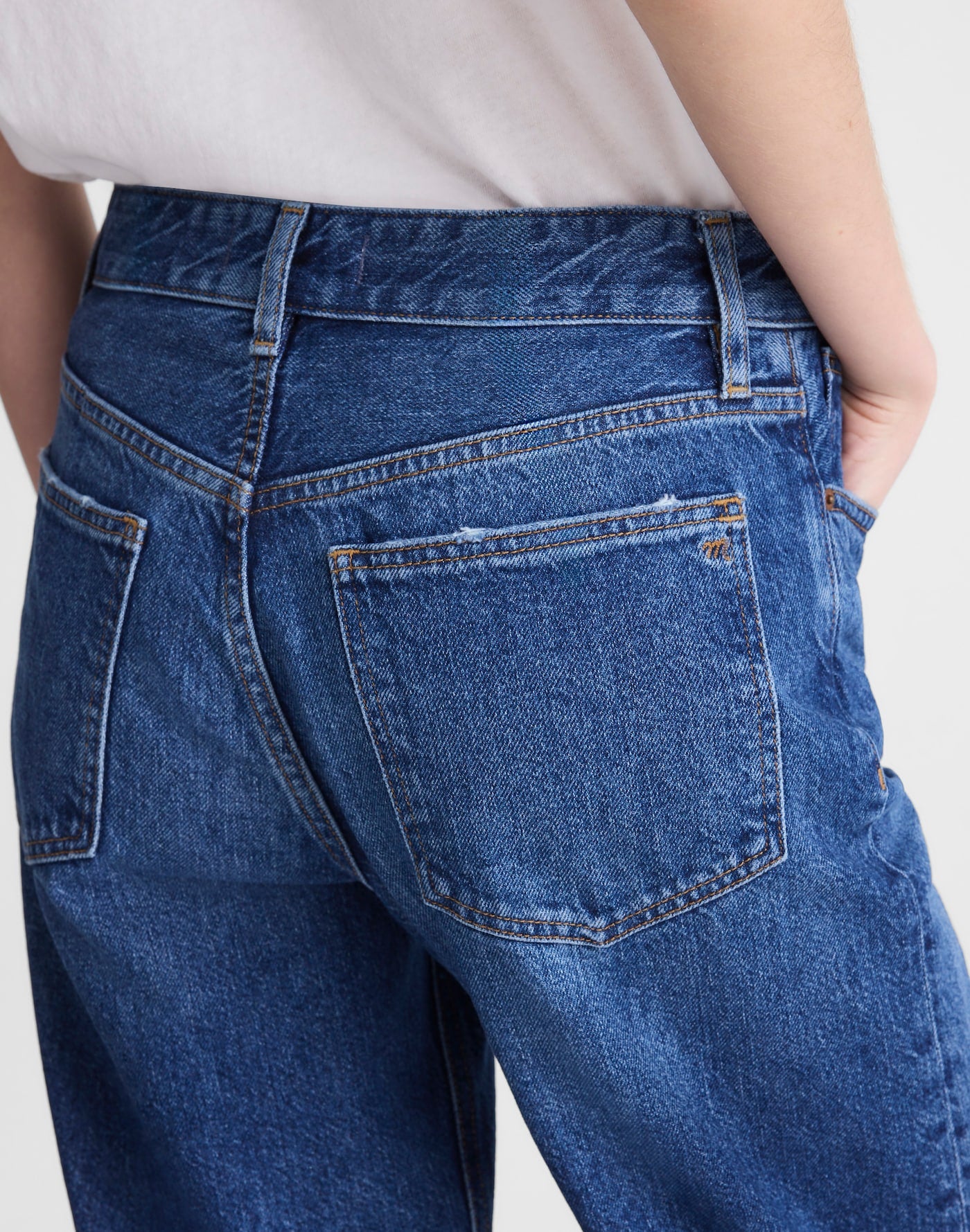 Madewell Circular Darted Barrel-Leg Jean in Heirloom Wash 75% Recycled Cotton 25% Viscose