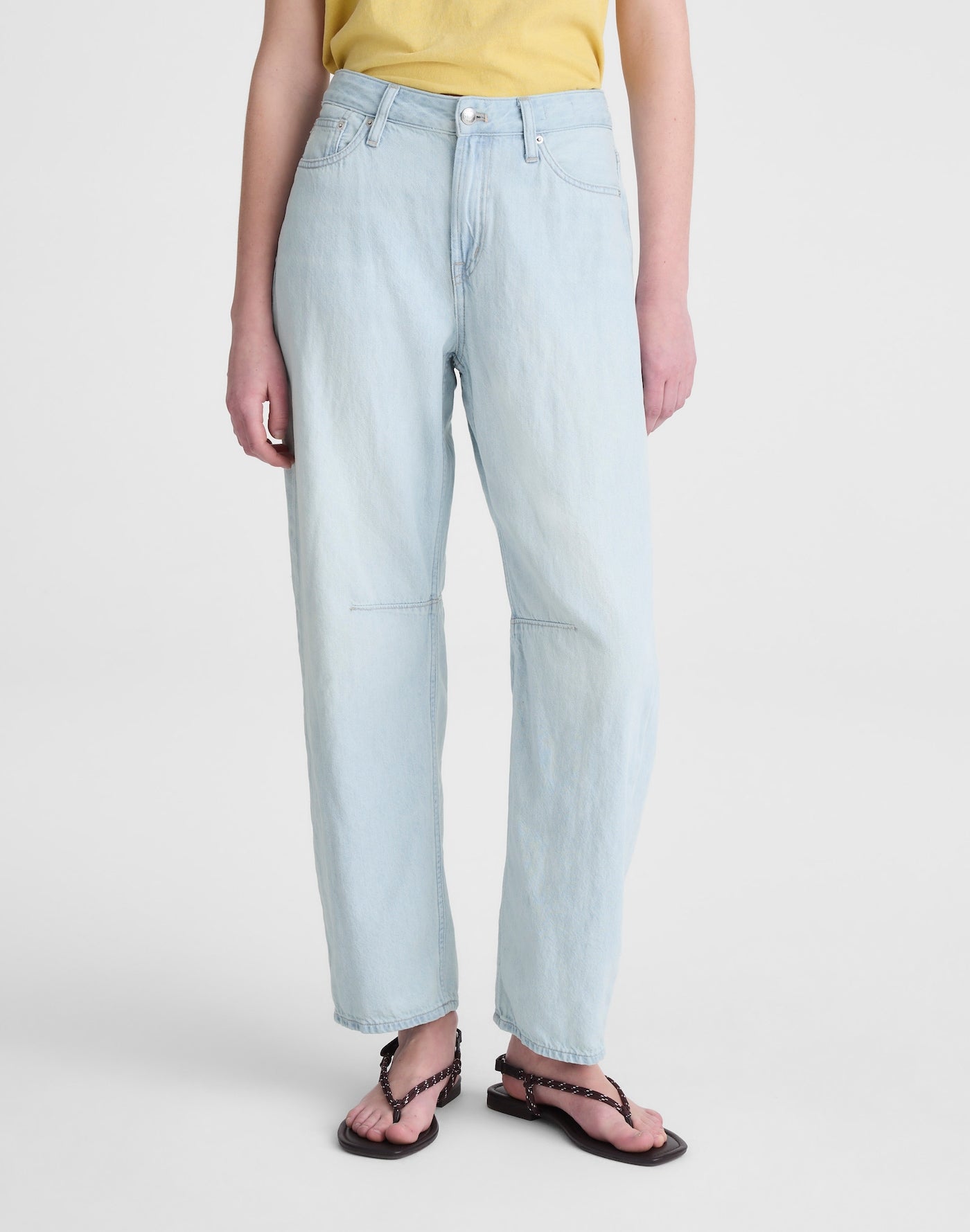 Madewell The Darted Barrel-Leg Jean in Airy Denim 61% Cotton 39% TENCEL Lyocell