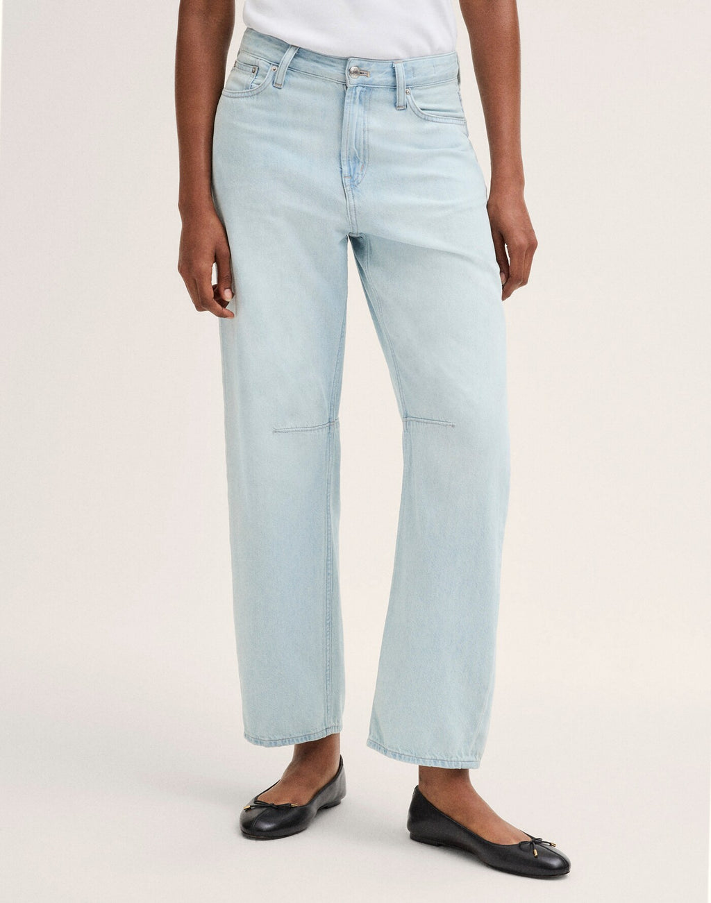 Madewell The Curvy Darted Barrel-Leg Jean in Airy Denim
